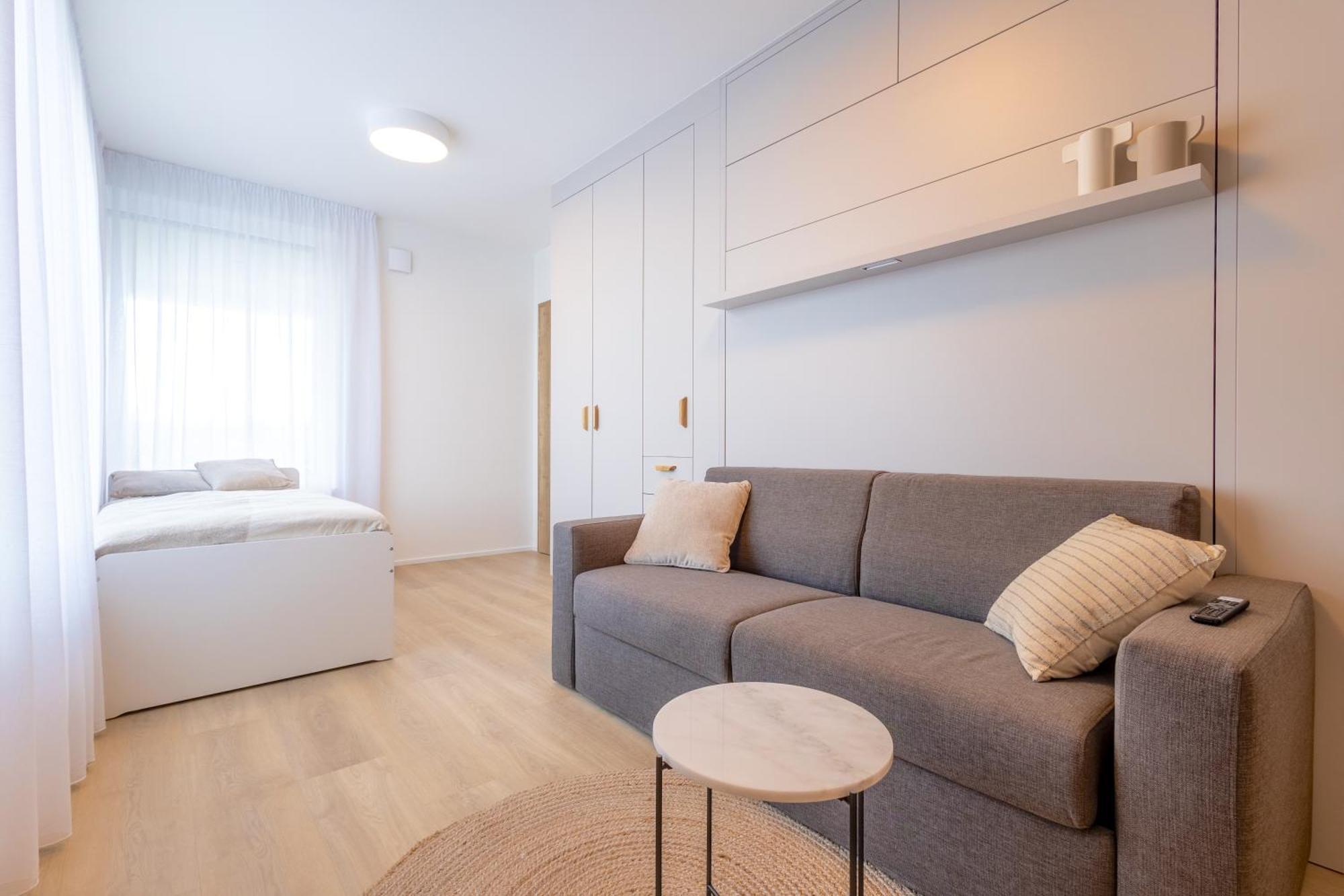 Bright 2Br - 5Th Floor, Balcony, Free Parking By Gravity Prague Lägenhet Exteriör bild