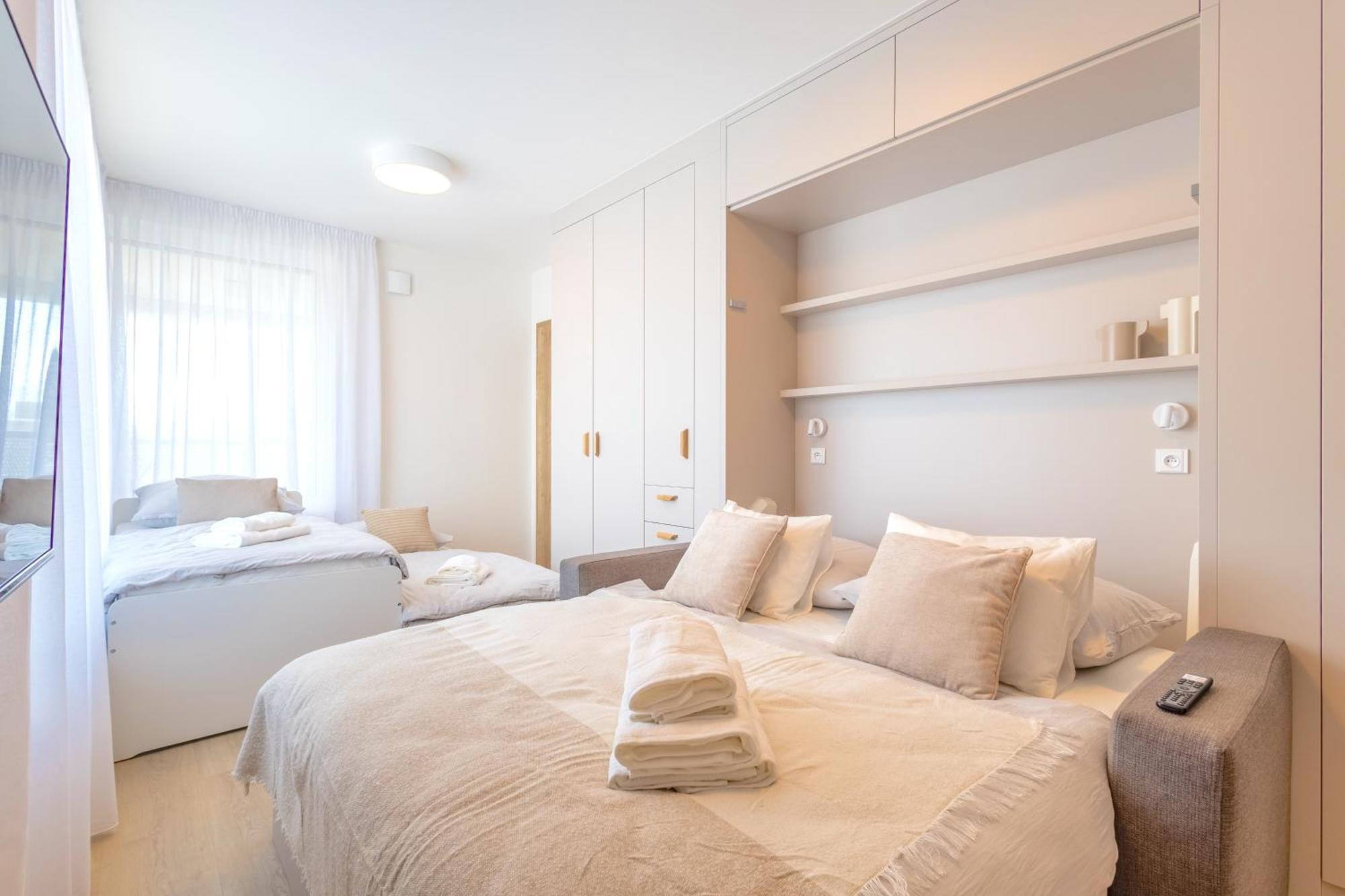 Bright 2Br - 5Th Floor, Balcony, Free Parking By Gravity Prague Lägenhet Exteriör bild