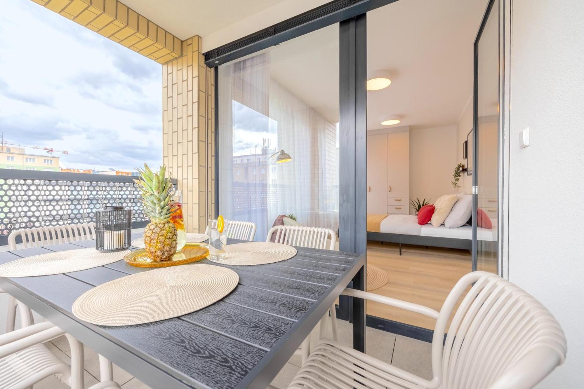 Bright 2Br - 5Th Floor, Balcony, Free Parking By Gravity Prague Lägenhet Exteriör bild