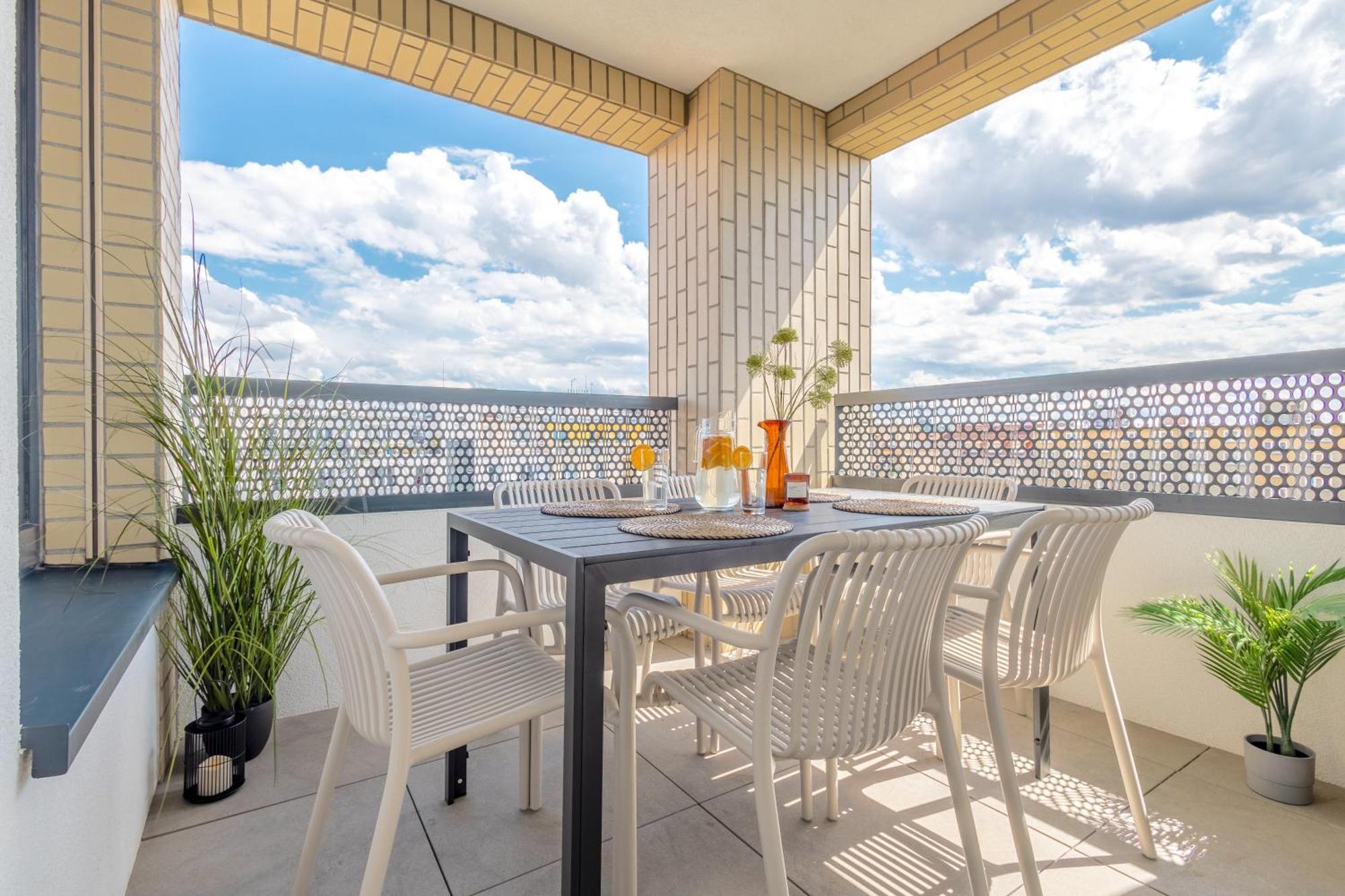 Bright 2Br - 5Th Floor, Balcony, Free Parking By Gravity Prague Lägenhet Exteriör bild