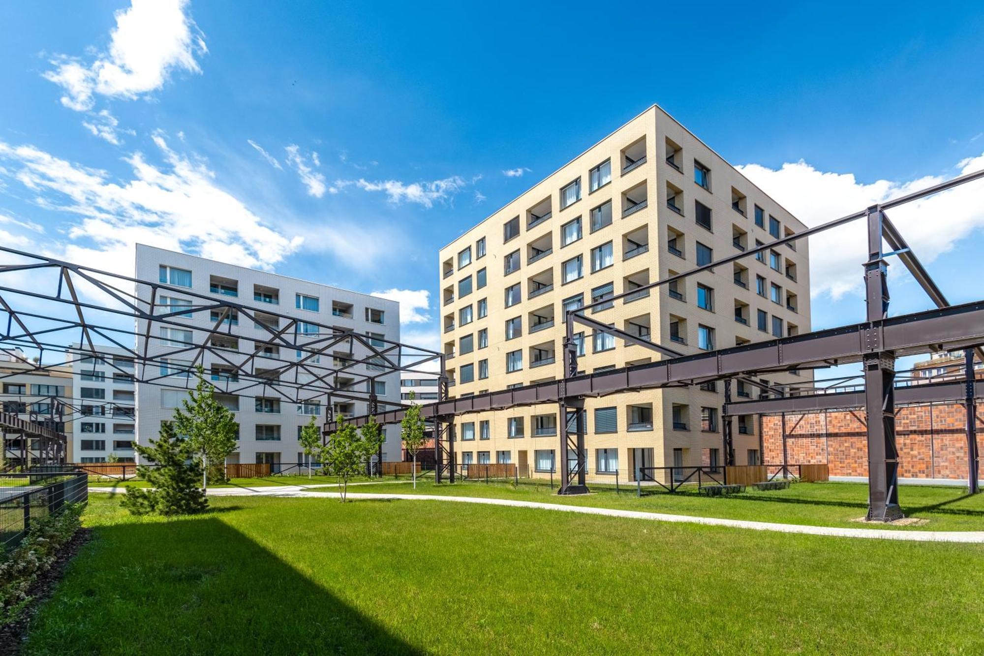 Bright 2Br - 5Th Floor, Balcony, Free Parking By Gravity Prague Lägenhet Exteriör bild
