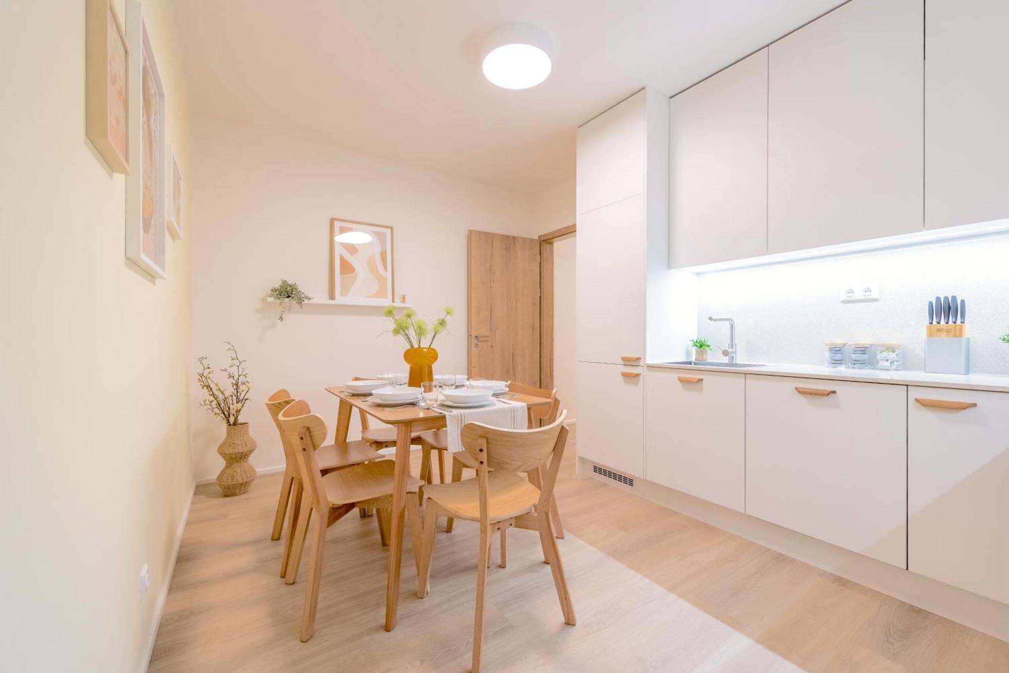 Bright 2Br - 5Th Floor, Balcony, Free Parking By Gravity Prague Lägenhet Exteriör bild
