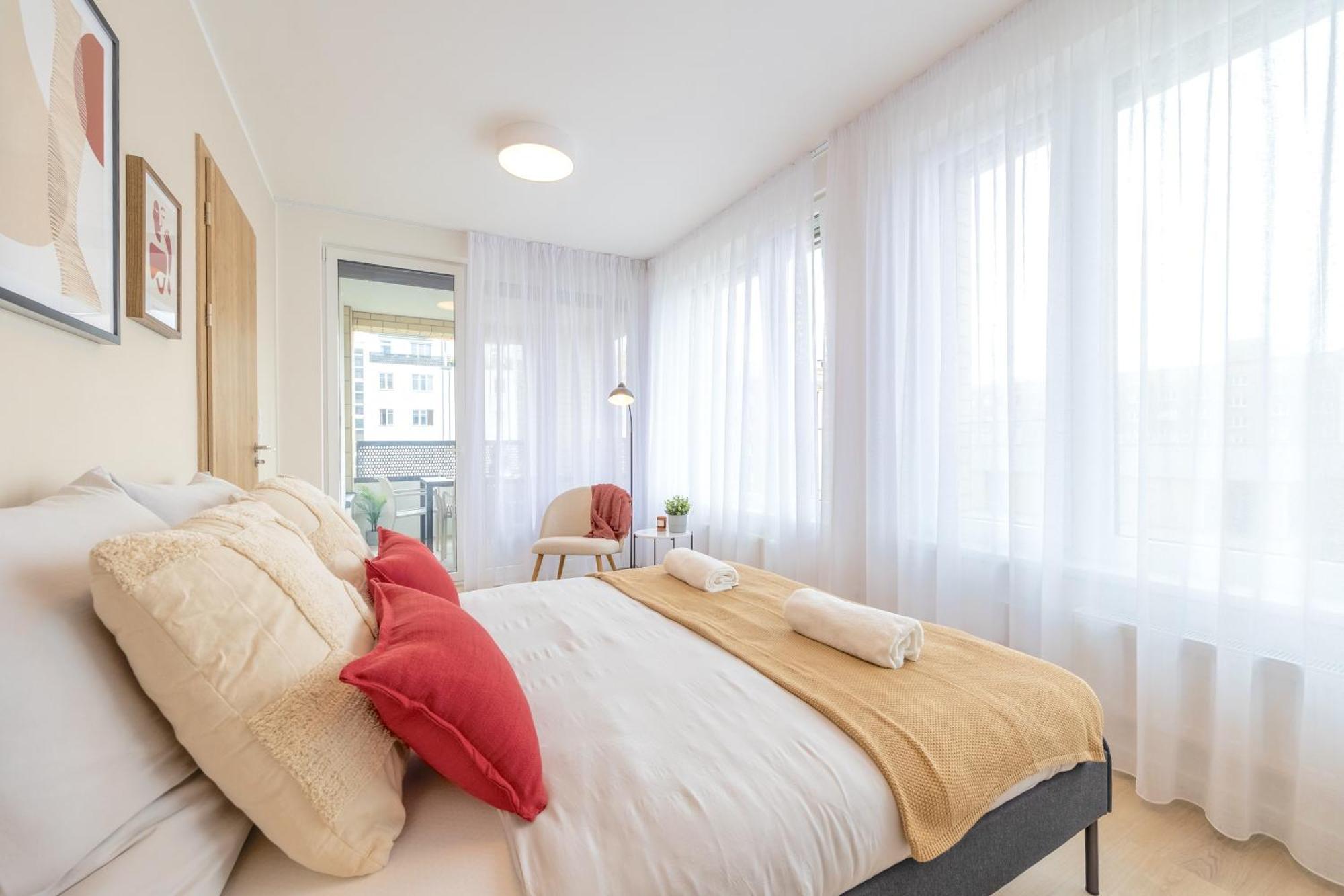 Bright 2Br - 5Th Floor, Balcony, Free Parking By Gravity Prague Lägenhet Exteriör bild