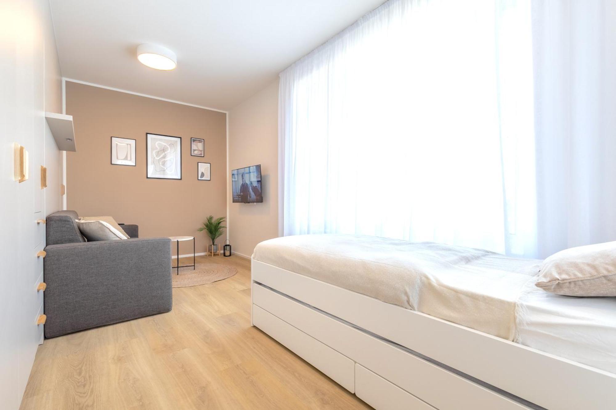 Bright 2Br - 5Th Floor, Balcony, Free Parking By Gravity Prague Lägenhet Exteriör bild