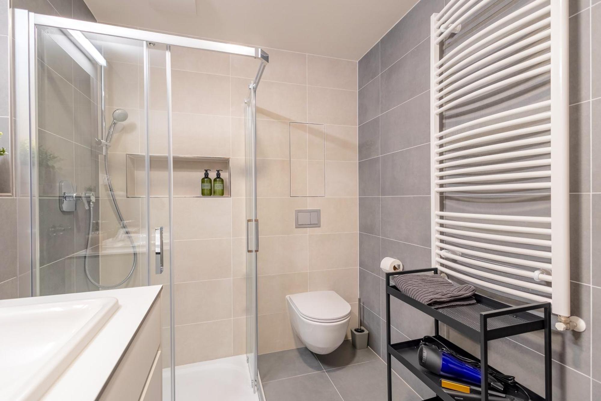 Bright 2Br - 5Th Floor, Balcony, Free Parking By Gravity Prague Lägenhet Exteriör bild